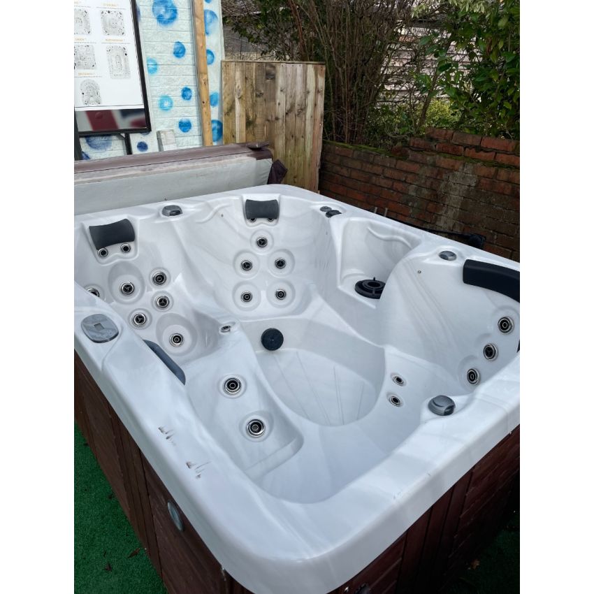 Pre-loved Vista Lincoln