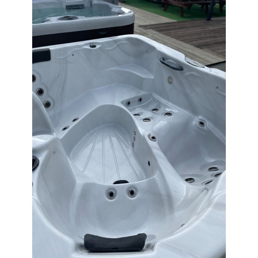 Pre-loved Vista Lincoln