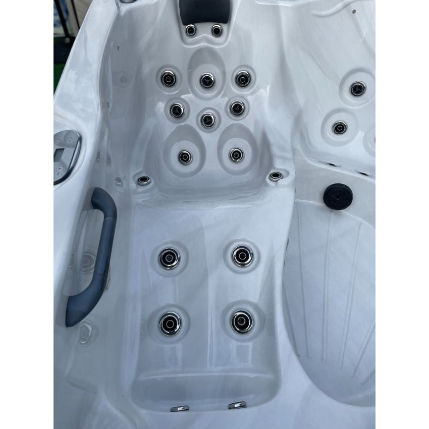 Pre-loved Vista Lincoln