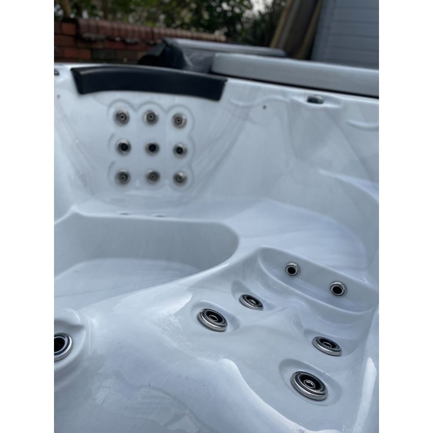 Pre-loved Vista Lincoln