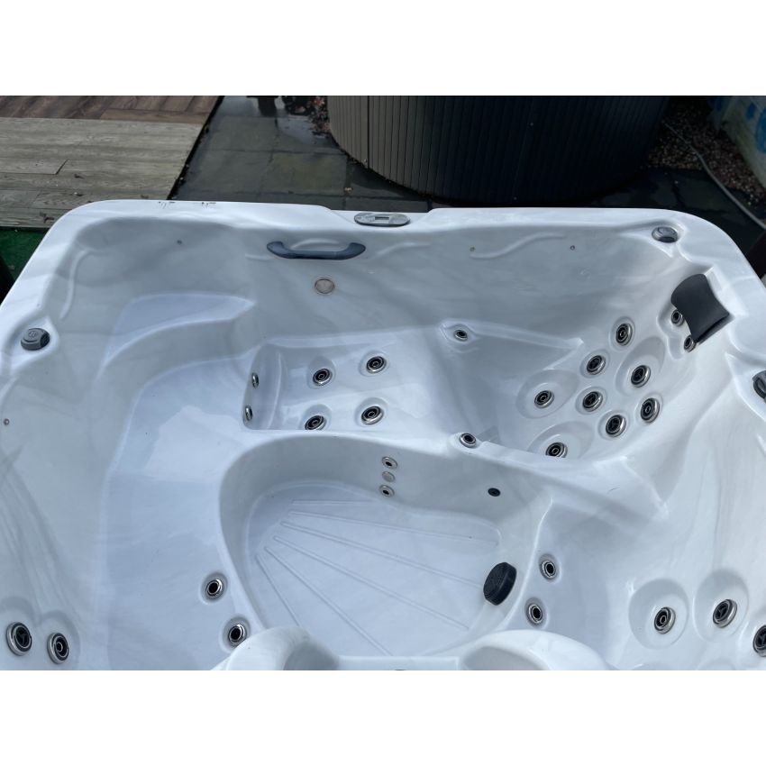 Pre-loved Vista Lincoln