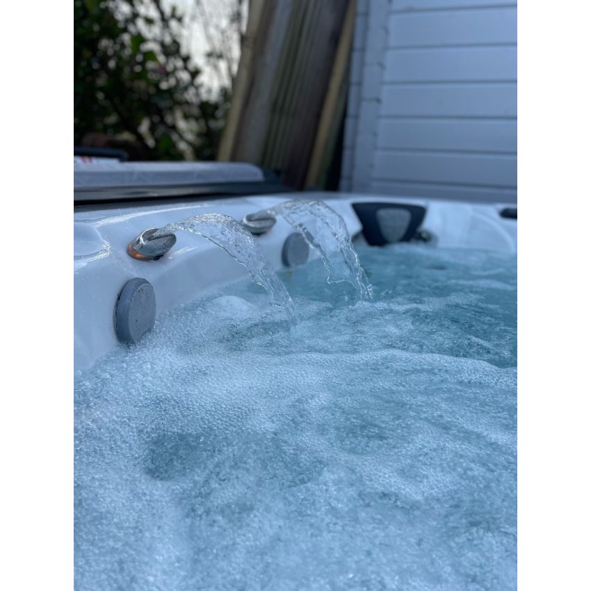 Pre-loved Coast Spas NorthWinds Vantage Hot Tub 