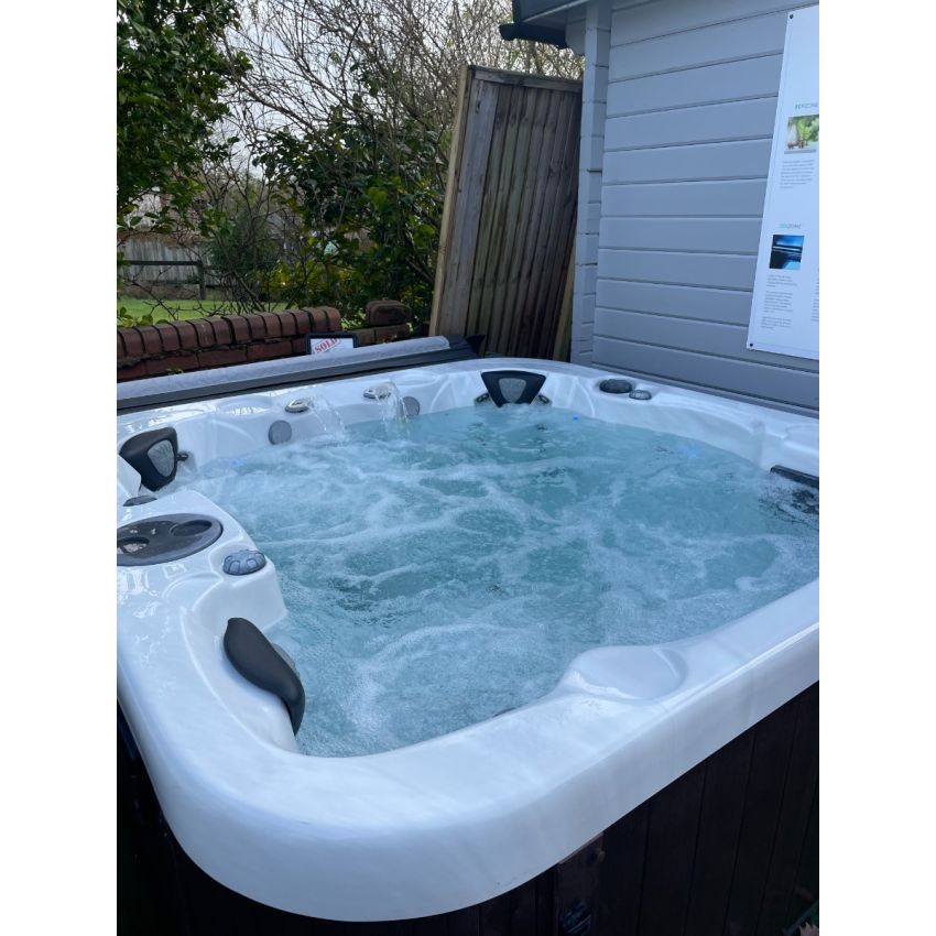 Pre-loved Coast Spas NorthWinds Vantage Hot Tub 