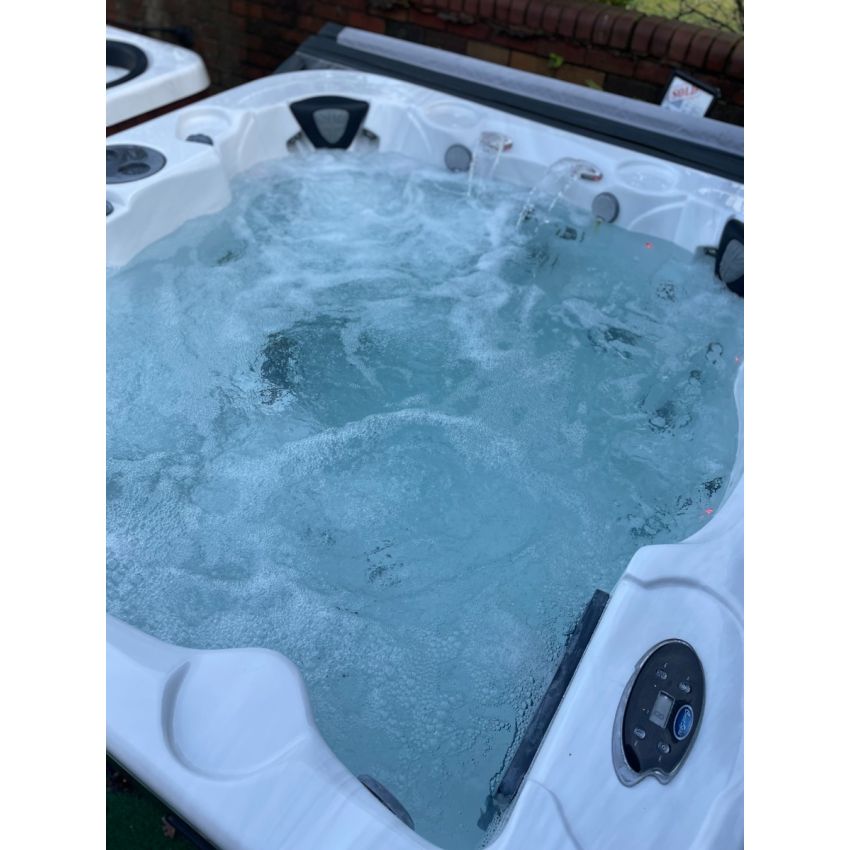 Pre-loved Coast Spas NorthWinds Vantage Hot Tub 