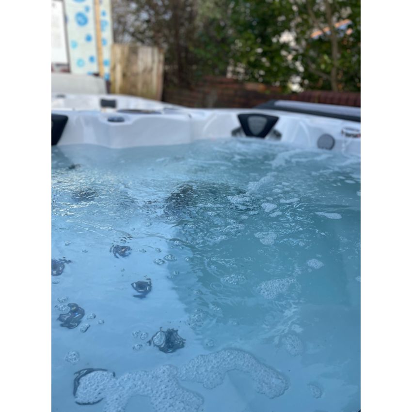 Pre-loved Coast Spas NorthWinds Vantage Hot Tub 