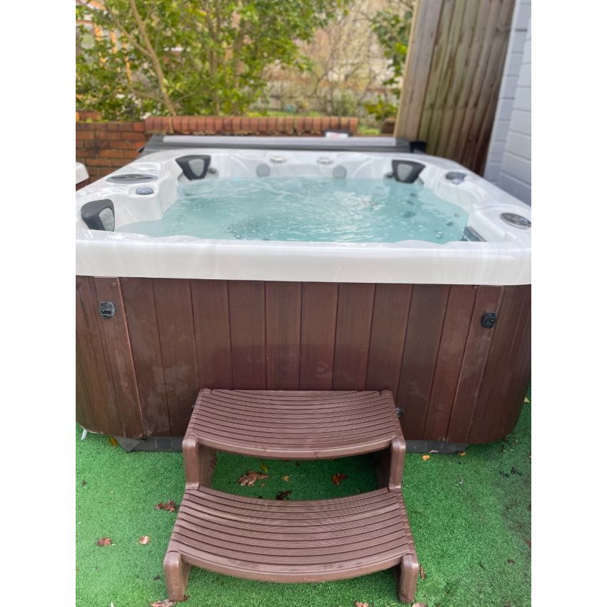 Pre-loved Coast Spas NorthWinds Vantage Hot Tub 