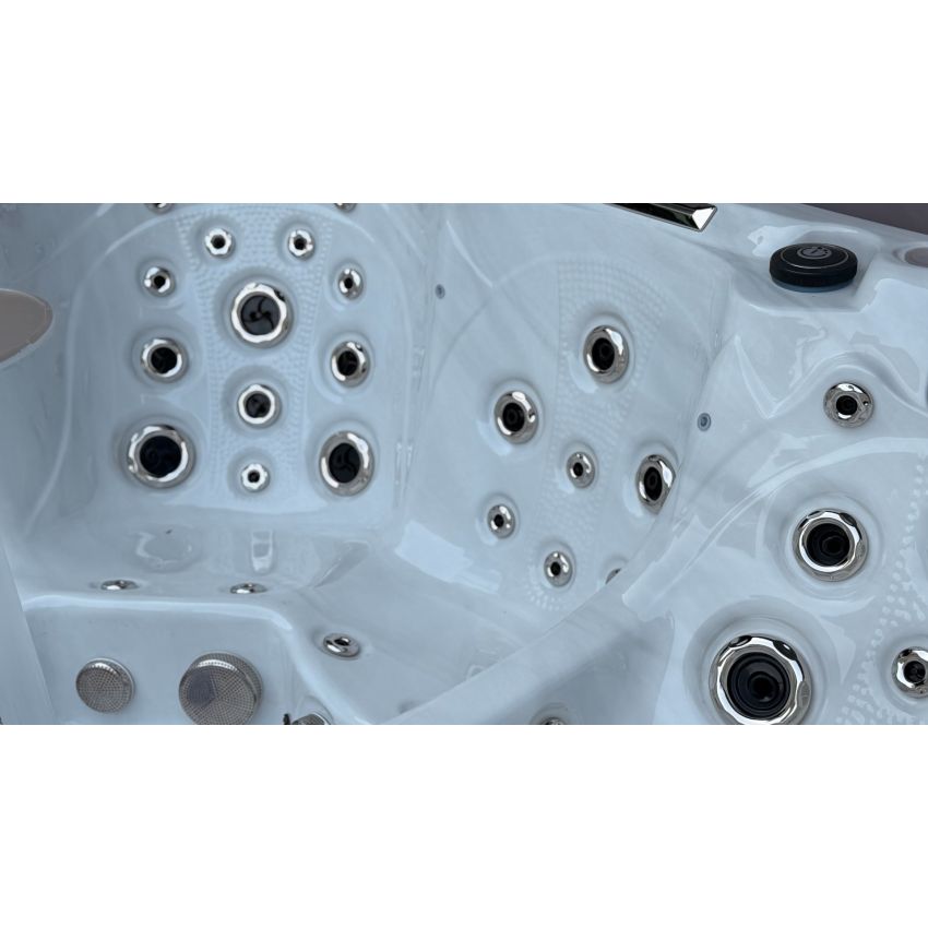 Ex-display Union Hot Tub™