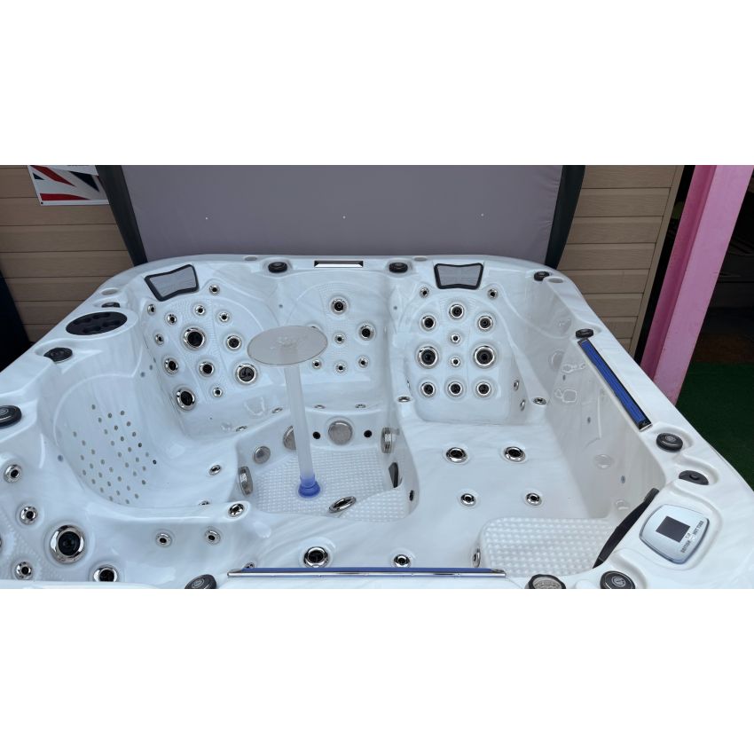 Ex-display Union Hot Tub™