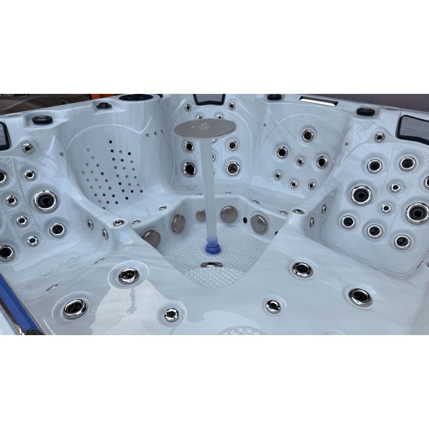 Ex-display Union Hot Tub™