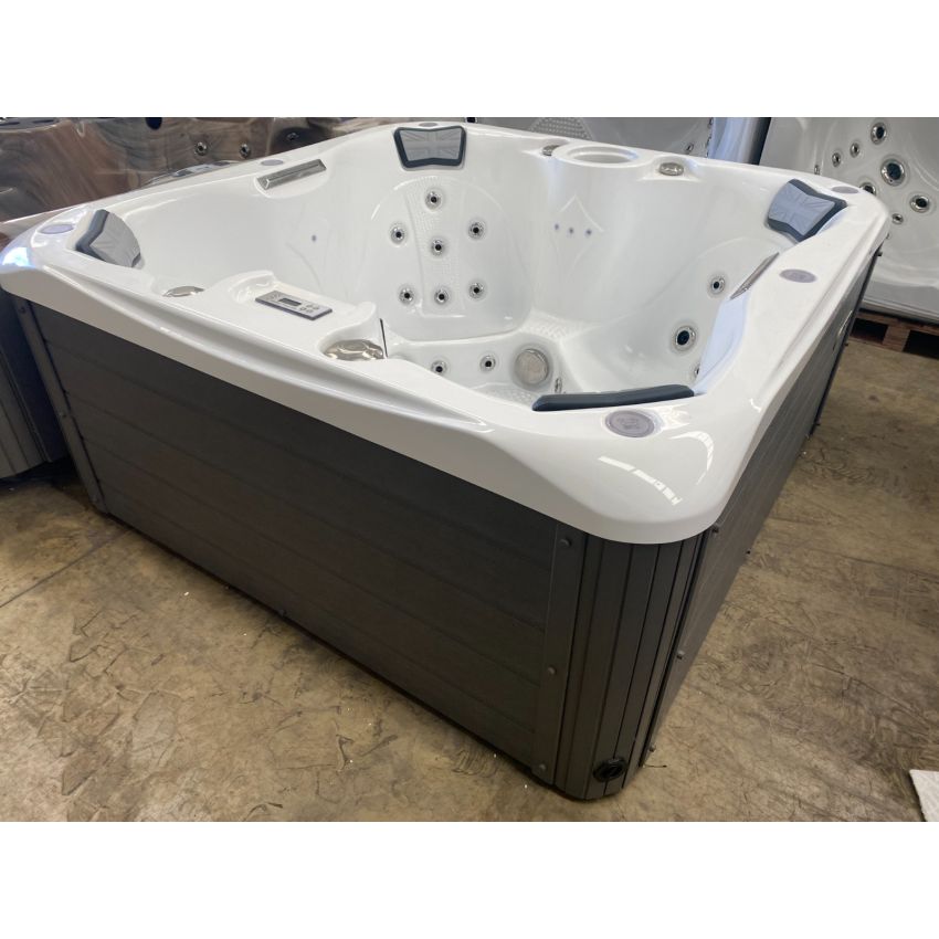 Pre-Loved Jubilee Hot Tub 