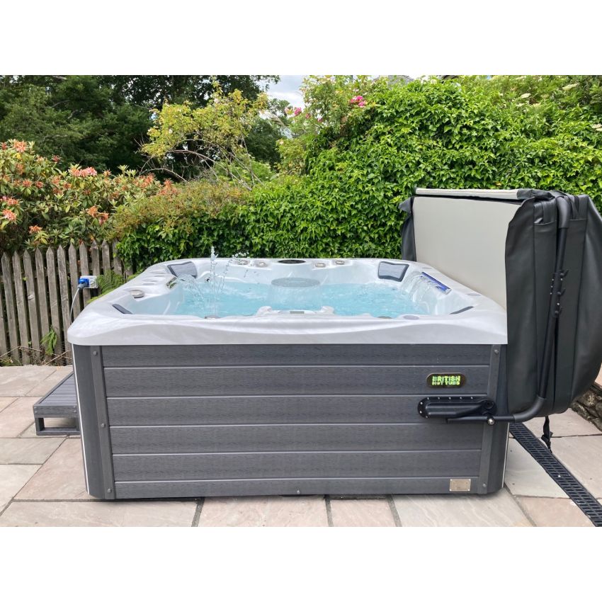 Kensington Hot Tub™