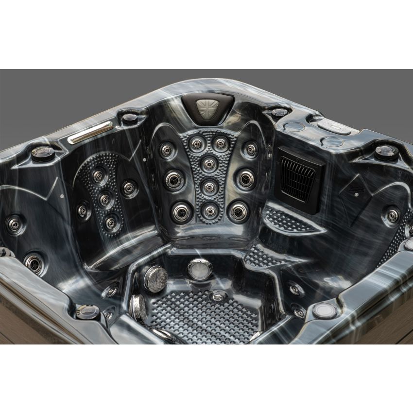 Monarch™ 7 Person Hot Tub