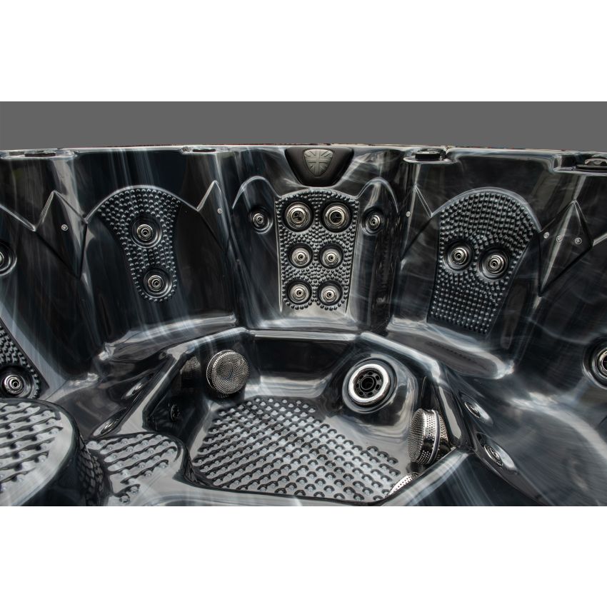 Monarch™ 7 Person Hot Tub