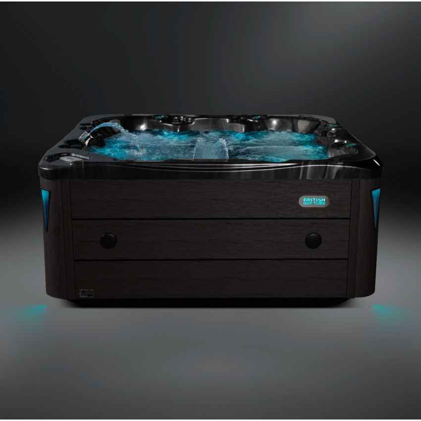 Commodore™ 7 Person Hot Tub