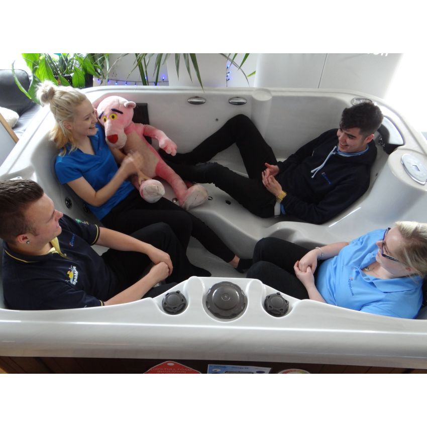 Pre Loved Coast Spas Omega L30 Classic Hot Tub