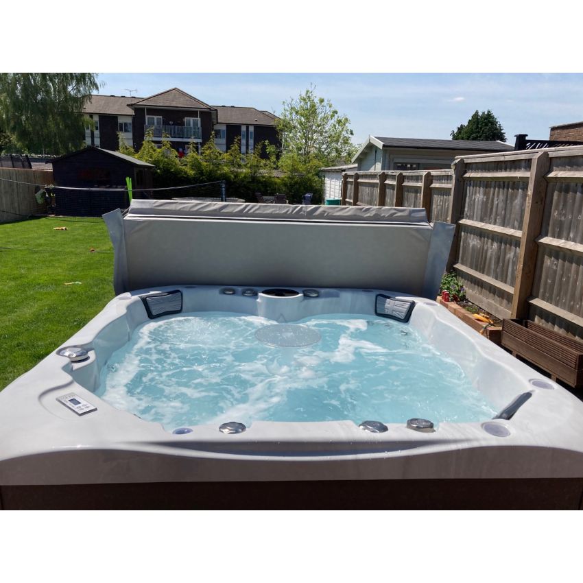 Ex-Display Shakespeare Hot Tub™