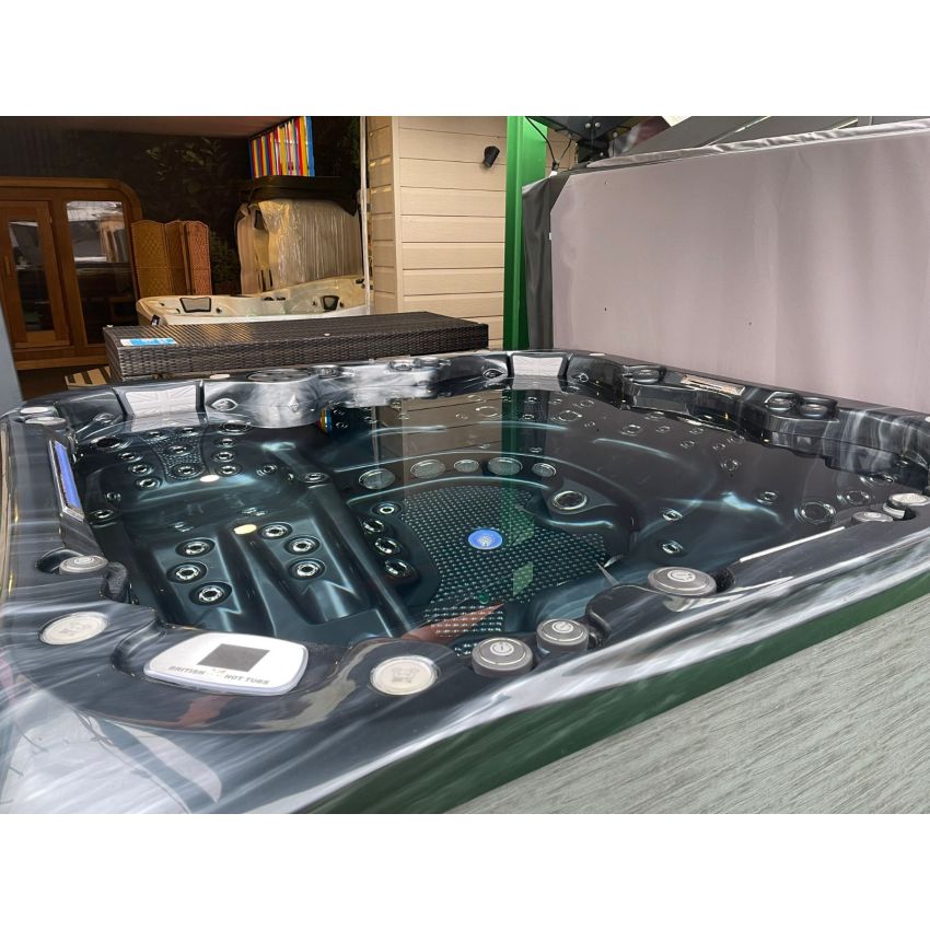 Ex-display Empire Hot Tub™