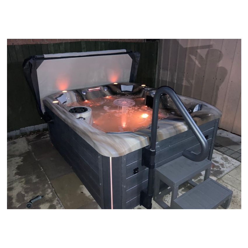 Pre-loved Westwood Hot Tub™️