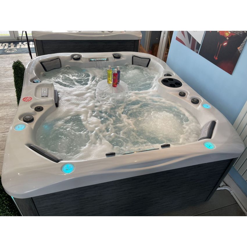 Ex-display Westwood Hot Tub™