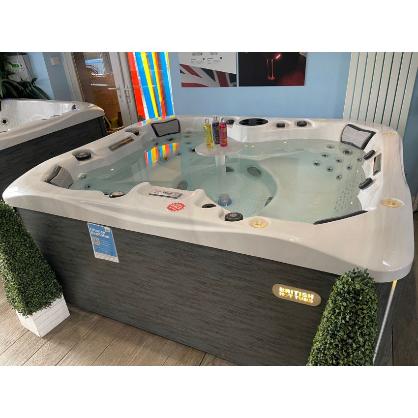 Ex-display Westwood Hot Tub™
