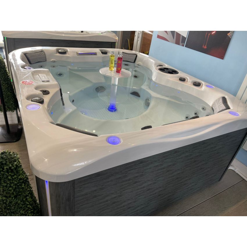 Ex-display Westwood Hot Tub™