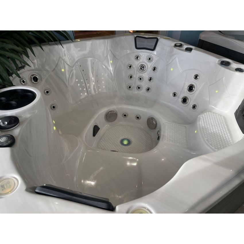 Ex-Display Shakespeare Hot Tub™