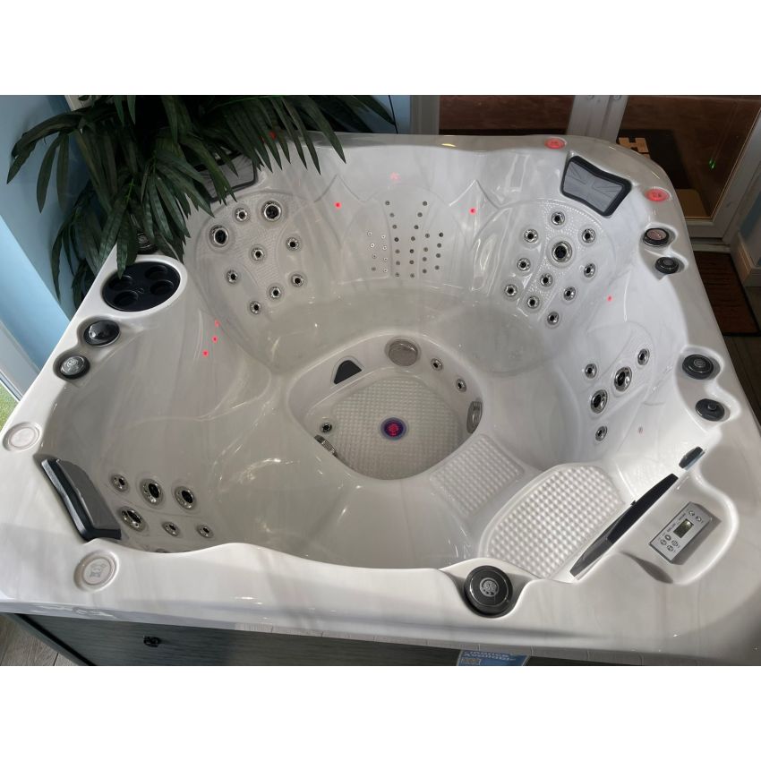 Ex-Display Shakespeare Hot Tub™