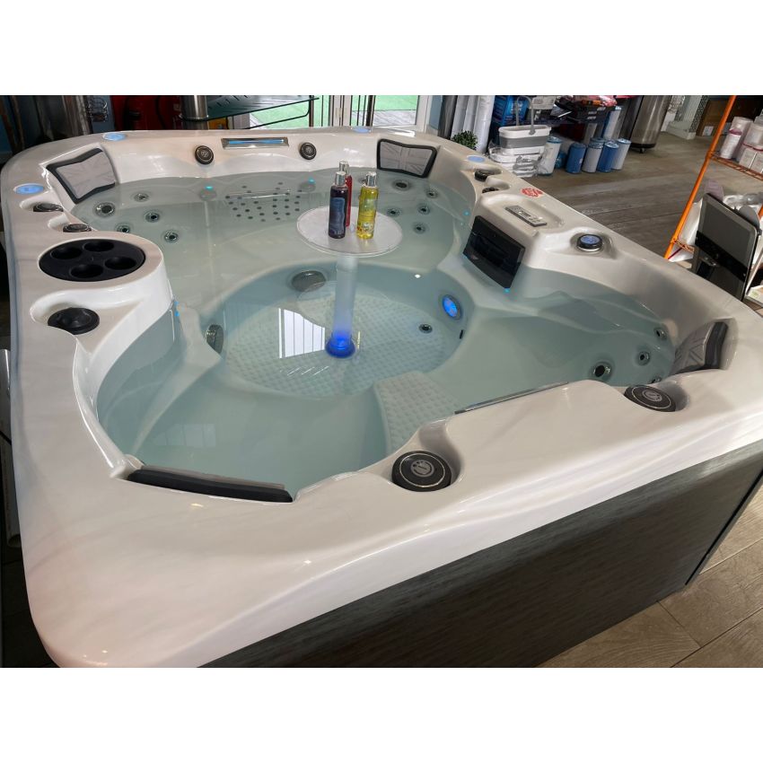 Ex-display Westwood Hot Tub™