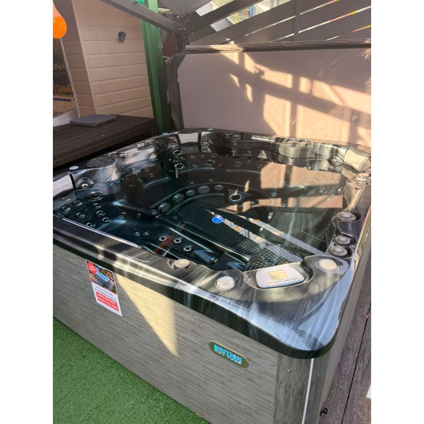 Ex-display Empire Hot Tub™