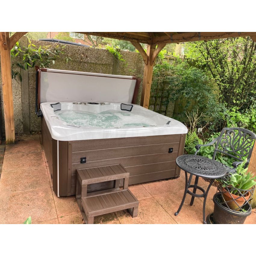 Ex-Display Shakespeare Hot Tub™