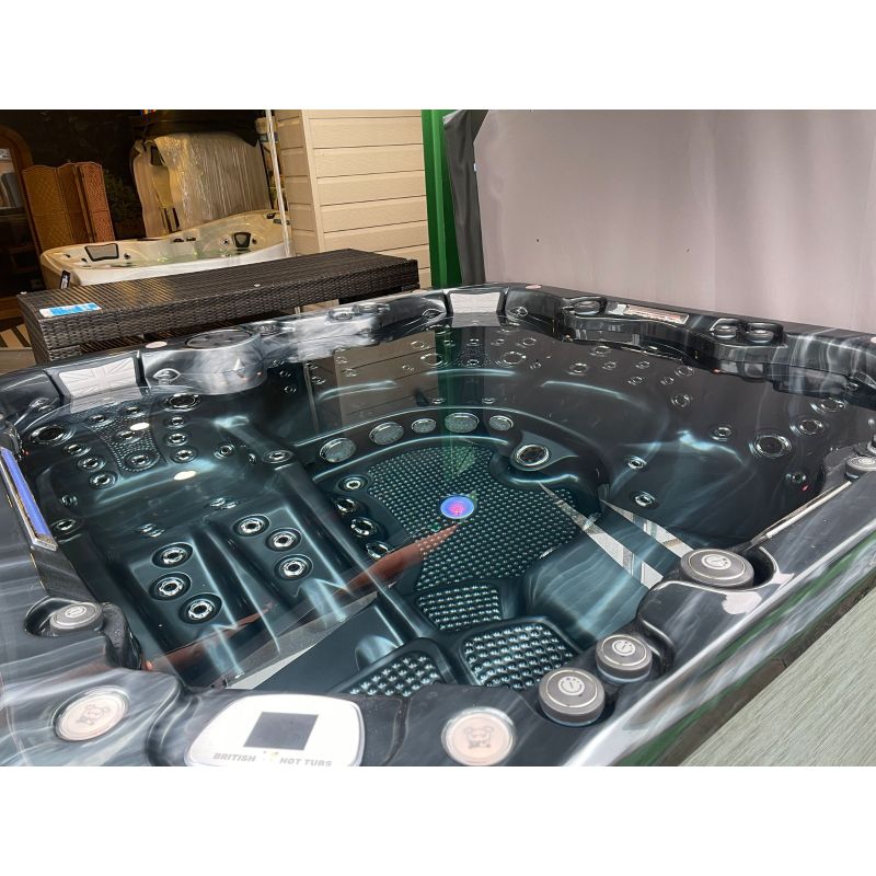 Ex-display Empire Hot Tub™