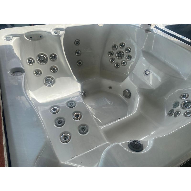 Pre-loved Coast Spas Islander Hot Tub 