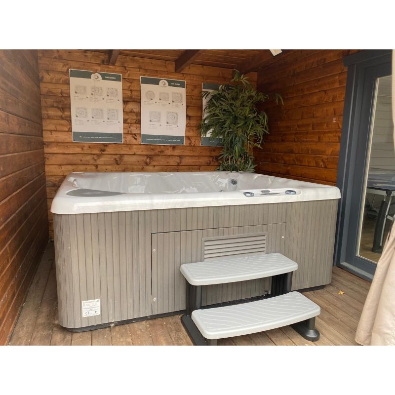 PRE-LOVED BEACHCOMBER 340 LEEP