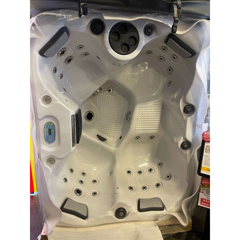 Ex-display Tranquil™ 3-4 Person Hot Tub