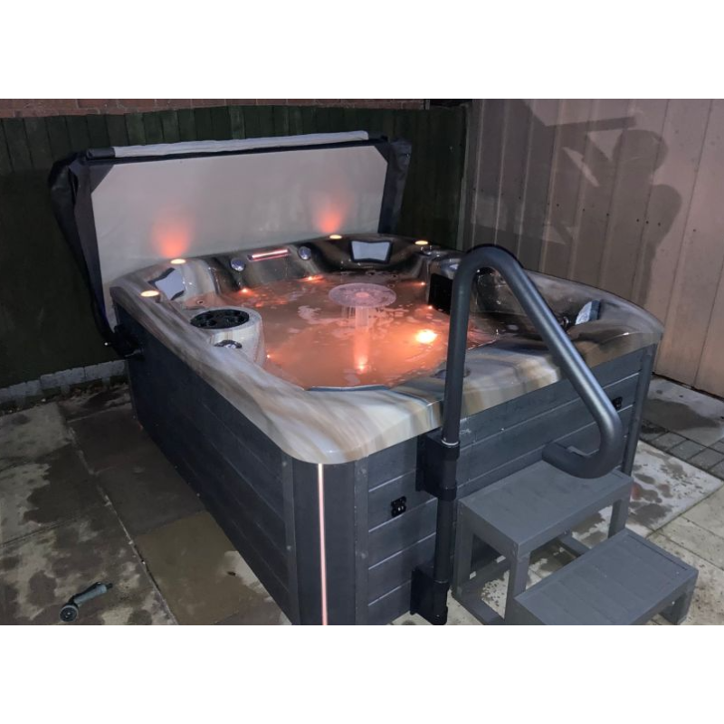 Pre-loved Westwood Hot Tub™️