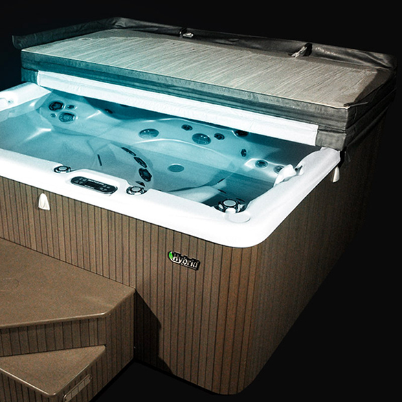 hot tub covers minimise evaporation and helps maintain the correct chemical balance 